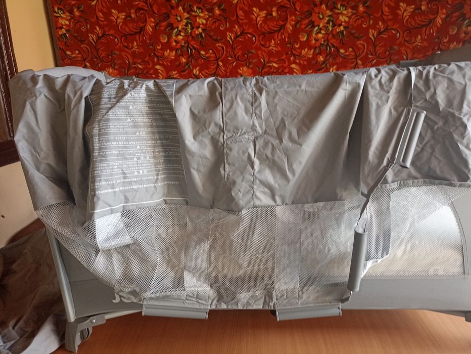 Продам манеж joie