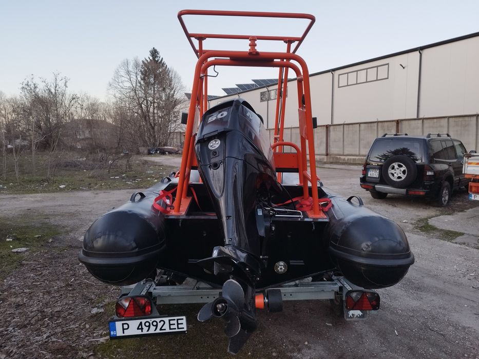 Лодка и двигател