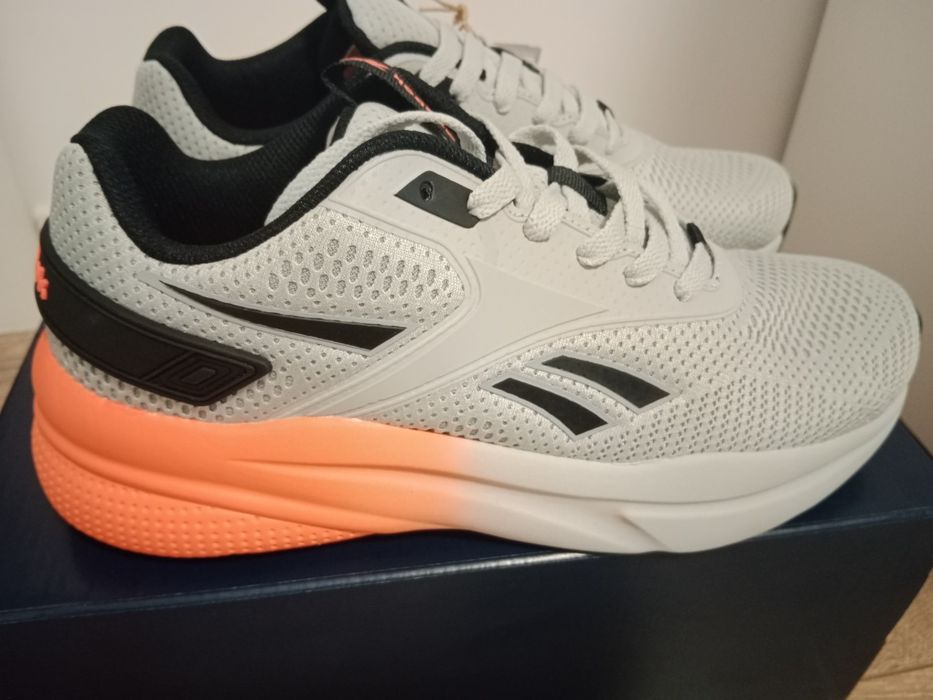 Adidași marca Rebook