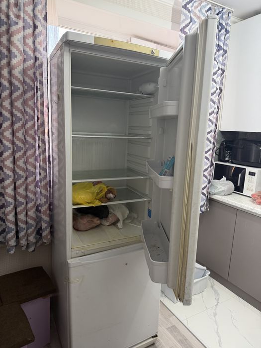 Холодилник. Срочно.