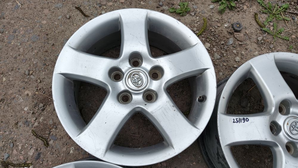 Комплект дисков R16. Камри.