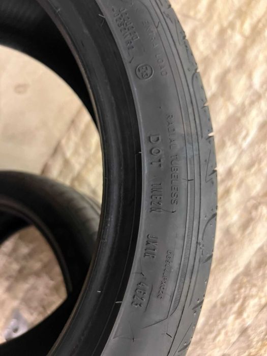 Vând 2 anvelope GoodYear Asymmetric 3-255/40R18 99Y runflat DOT 4623