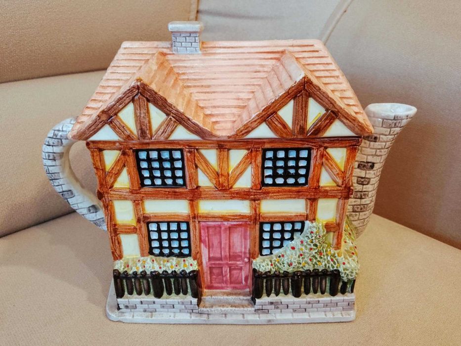 Порцеланов чайник "Магазин за подаръци"