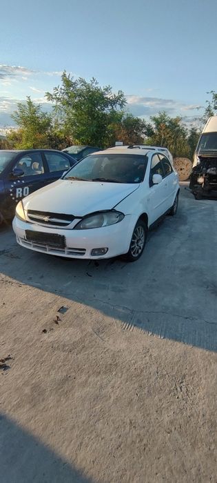 Dezmembrez Chevrolet Lacetti 1.6 benzina