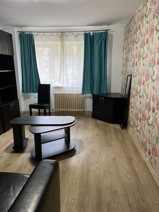 Apartament 2 camere de inchiriat, piata Flora , manastur , decomandat , etaj 2