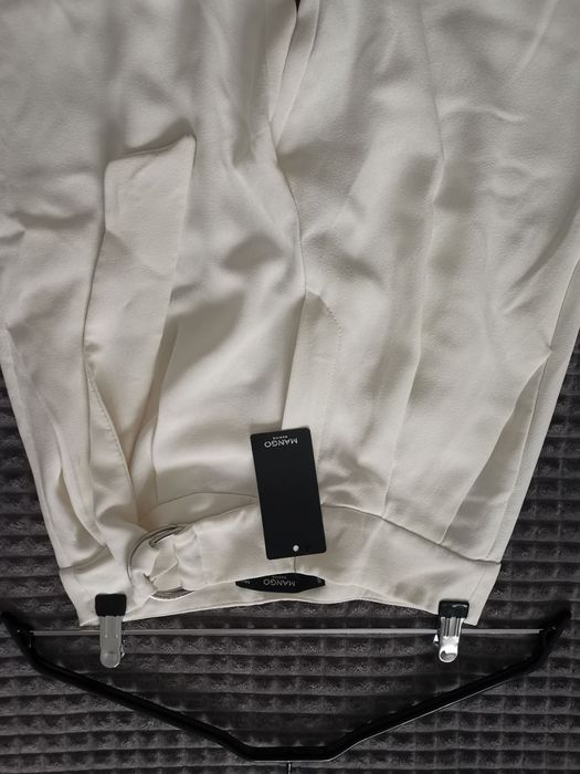 Стилен панталон Mango