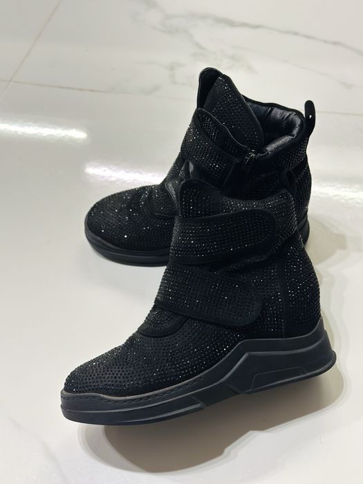 Moonstone боти / маратонки на ниска платформа с камъни Zara