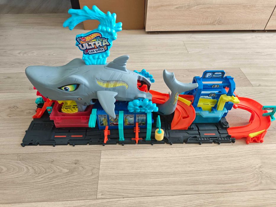 Hot Wheels City - Автомивка акула