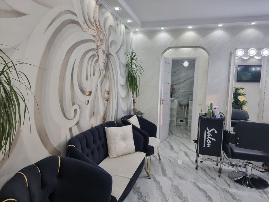 Montaj extensii par natural salon inchiriere