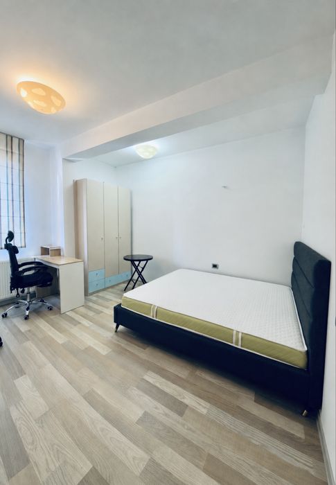 Apartament cu 3 camere de inchiriat in zona Tractorul Coresi Mall la Isaran,et 9/10 cu loc de parcare privat