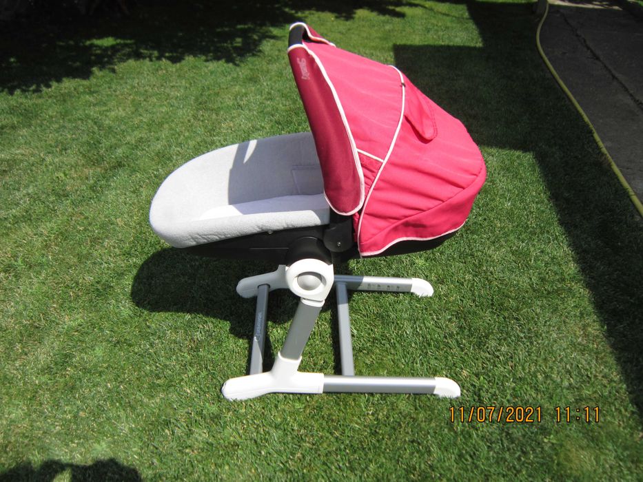 Кош за новородено със стойка Bebe Confort