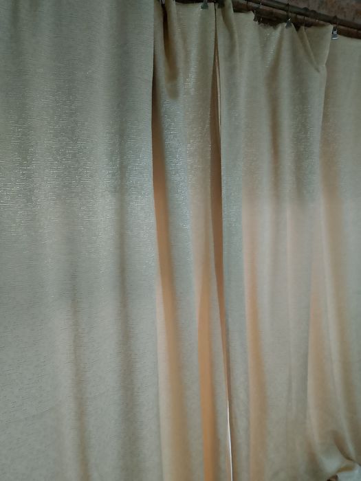 Плотные шторы с белым подкладки для  плотности.