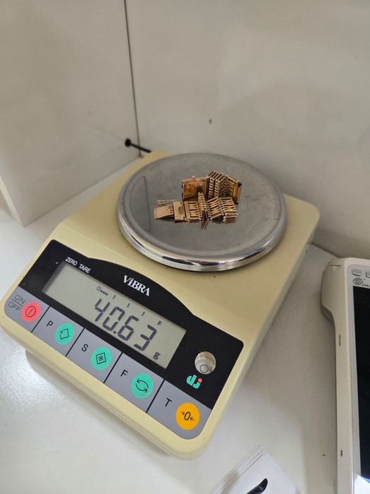 Qo’l soati sotiladi tilla