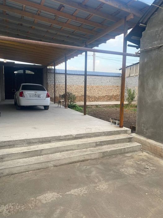 Zangiotada Bog'zorda maxalasida uy sotiladi 4 sotik 4xona