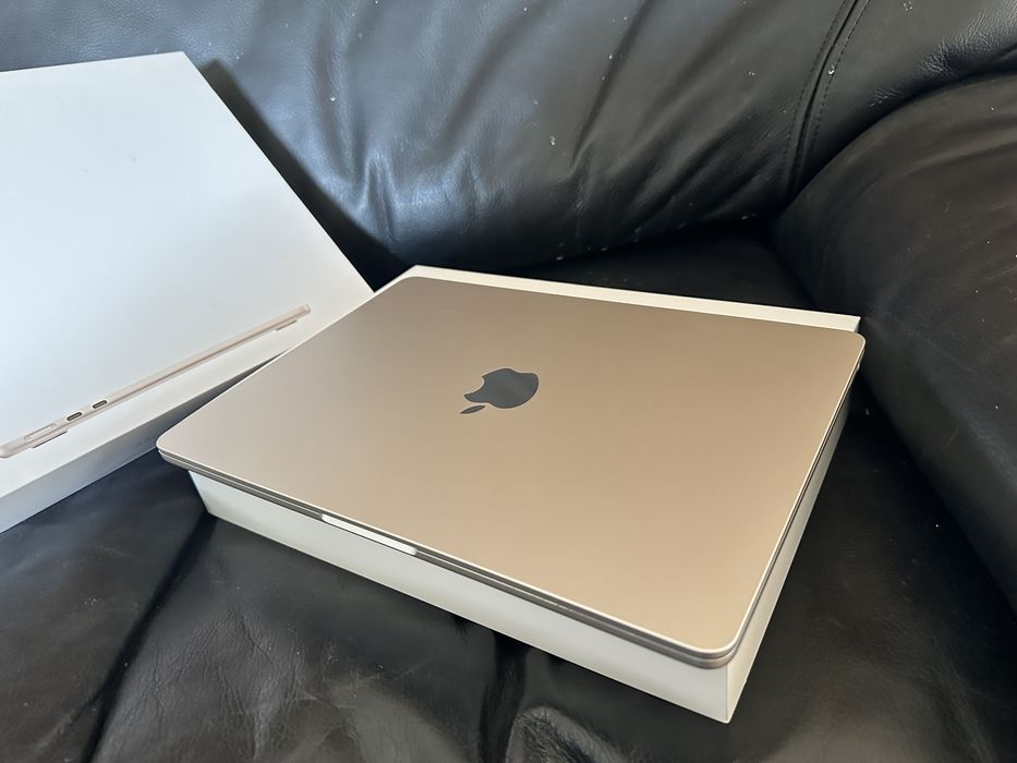 Macbook Air M2 Starlight La Cutie Baterie 98%
