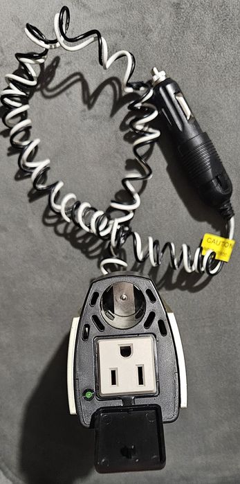 Автомобилен инвертор CyberPower