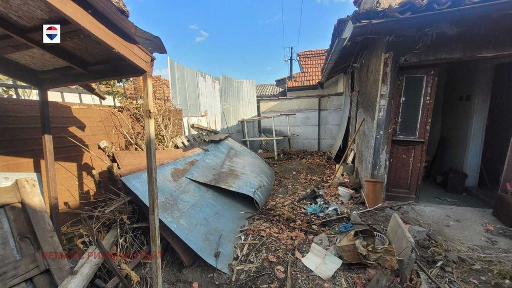 Градска къща с двор за продажба кв. Новата махала