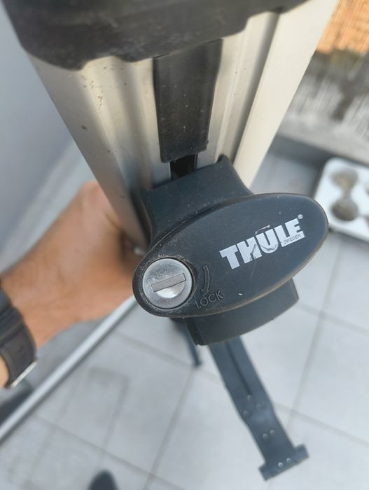 Продавам напречни греди и захвати thule