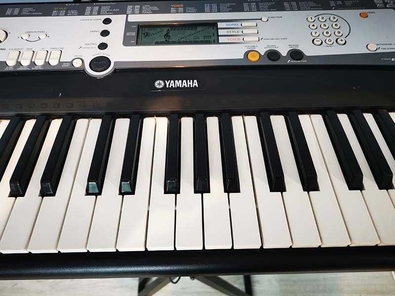 компютърна миди клавиатура YAMAHA PSR E-213 синтезатор с 5 октави
