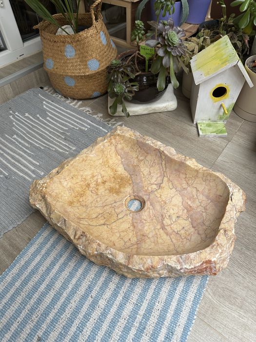 Мраморна мивка за баня