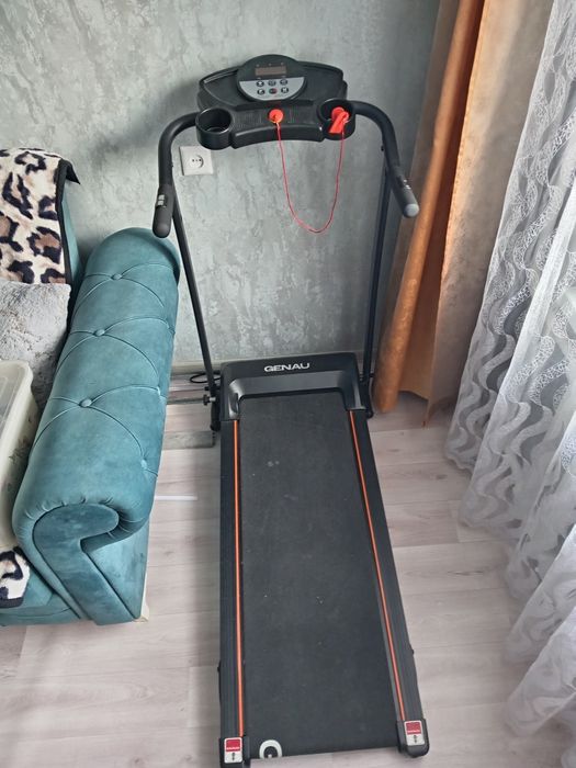 Продам беговую дорожку genau