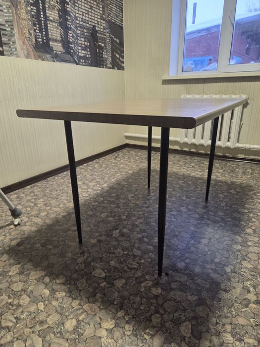 Стол кухонный . Стол кухонный