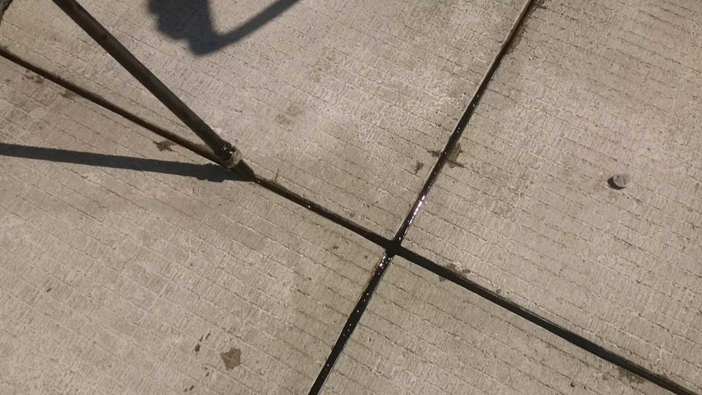 Герметик Ижора БП-Г25, 35, 50 для швов дорог, аэродромов и мостов