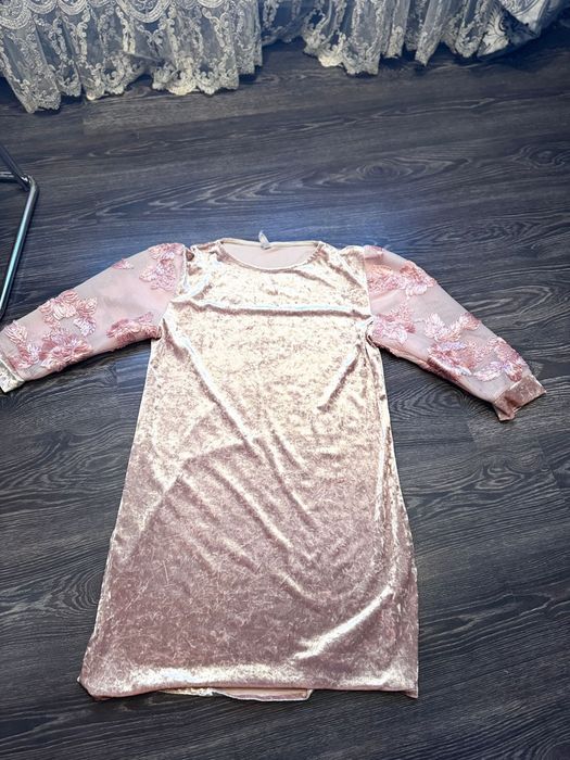 Rochie  damă catifea  mar 38/40    nouă la  60 lei  Timișoara