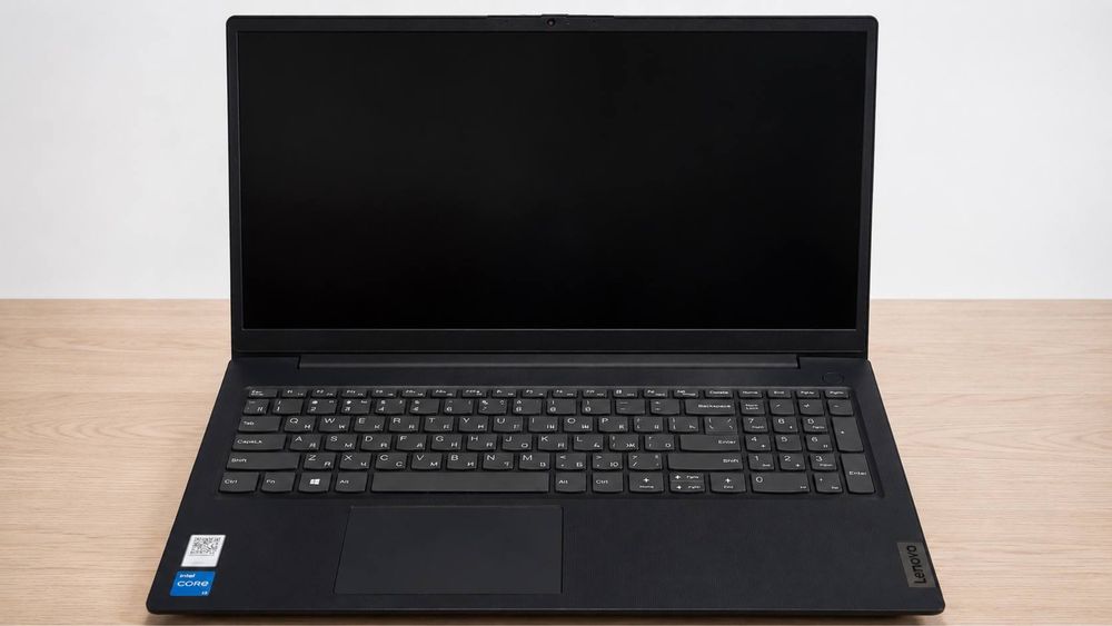Ноутбук Lenovo V15 G3 IAP в отличном состоянии