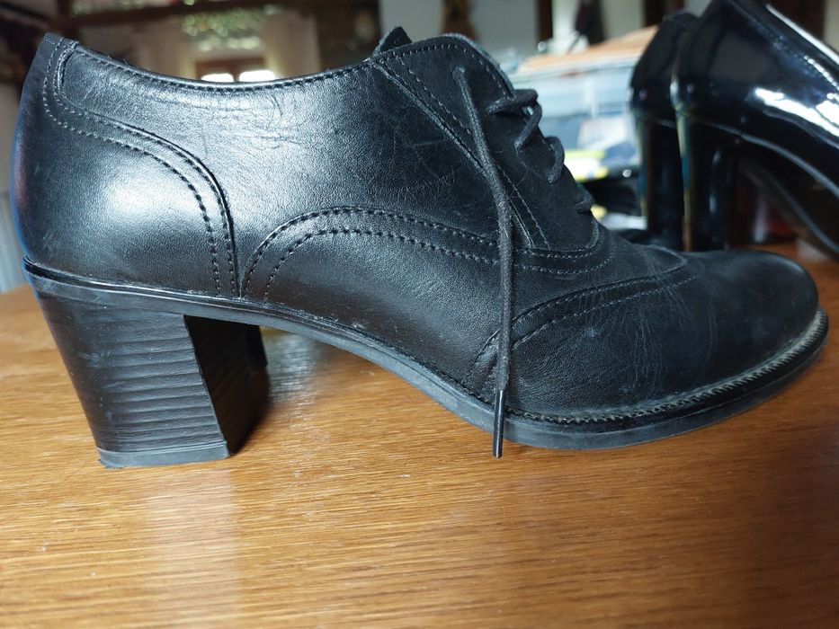 Pantofi din piele