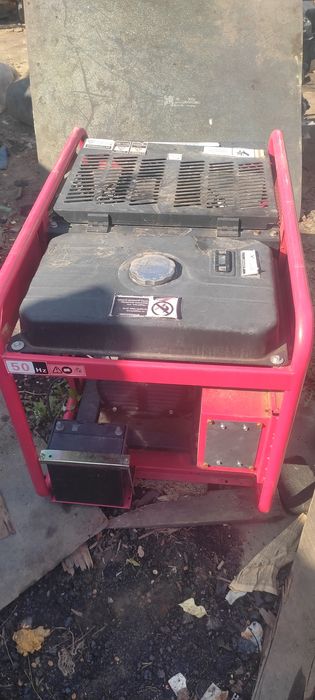Продам Бензиновый Генератор 10kw 220v.