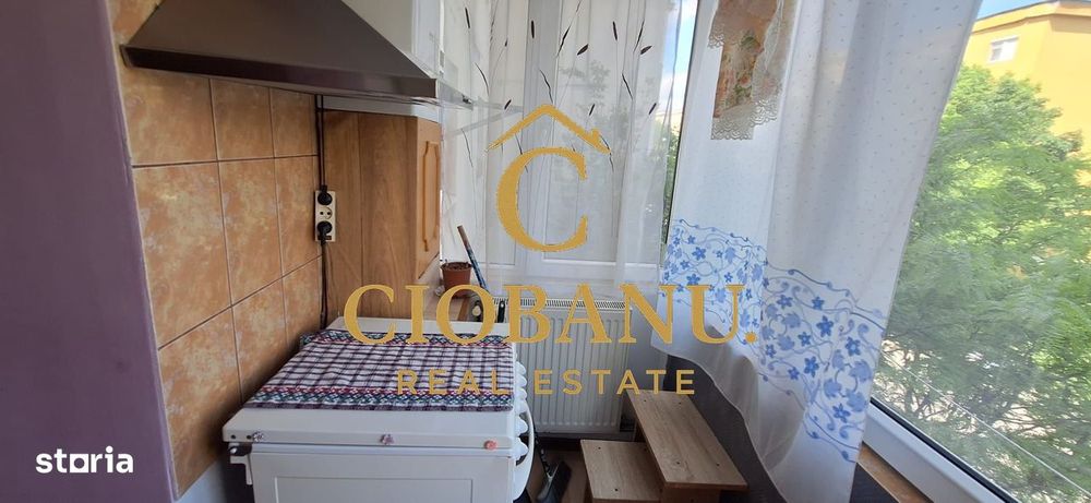 Apartament De Vanzare Etaj 2/4 Decomandat Zona 1 Mai