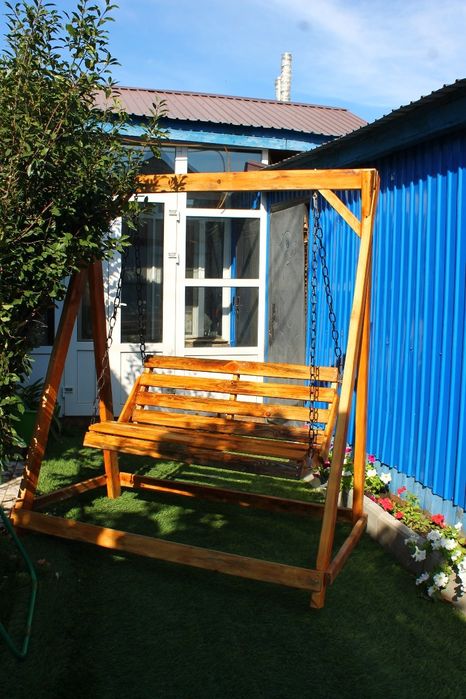 Садовые качели из дерева
