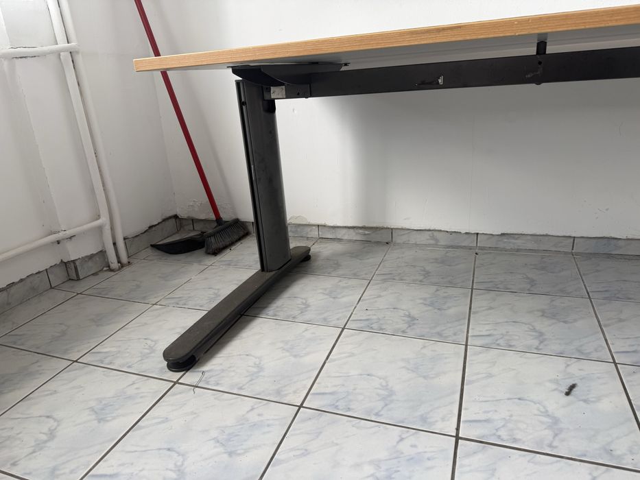 Masa de birou de la banca BCR