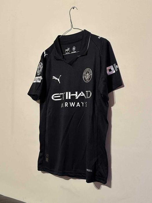 Тениска на Manchester City с Haaland и баджове на Шампионска Лига!