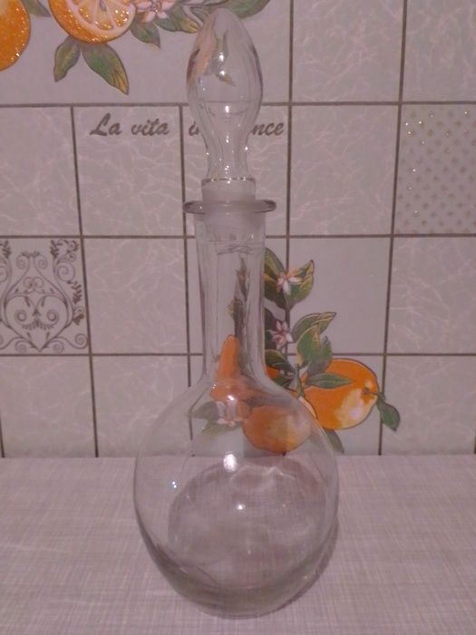 Стеклянный графин