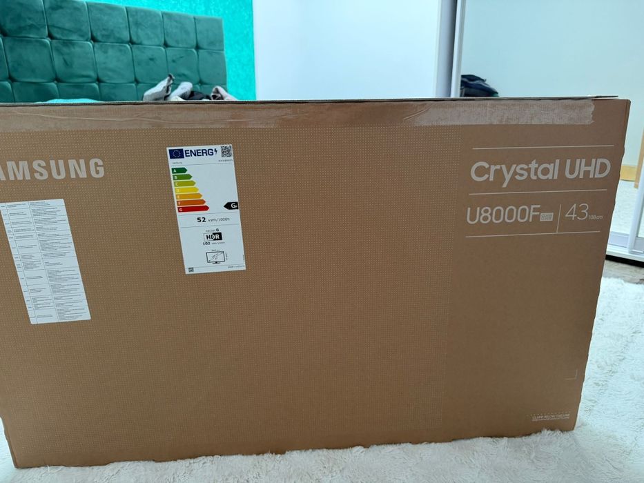 Vând televizor Samsung Cristal nou