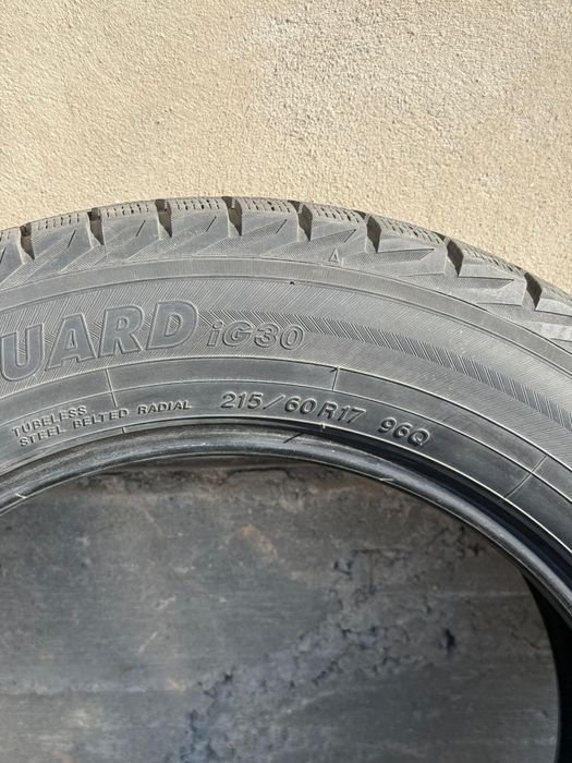 Шины  215/60/17   YOKOHAMA