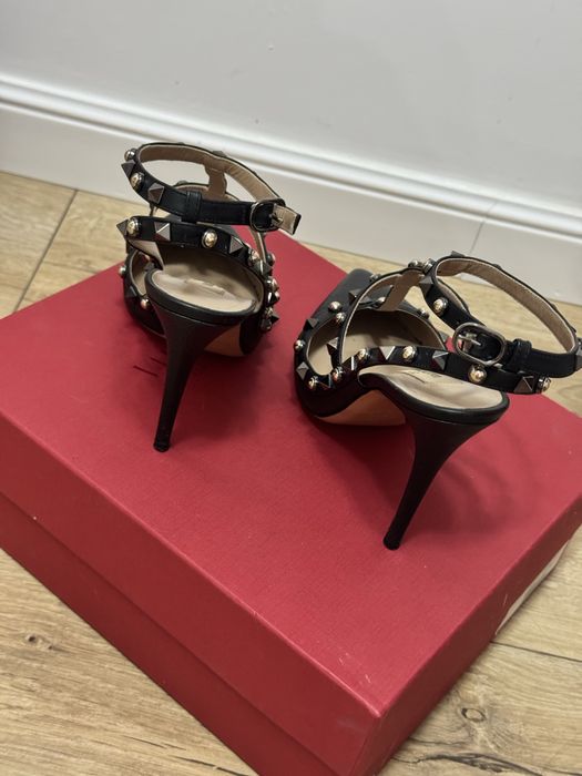 Valentino Garavani Rockstud marimea 40