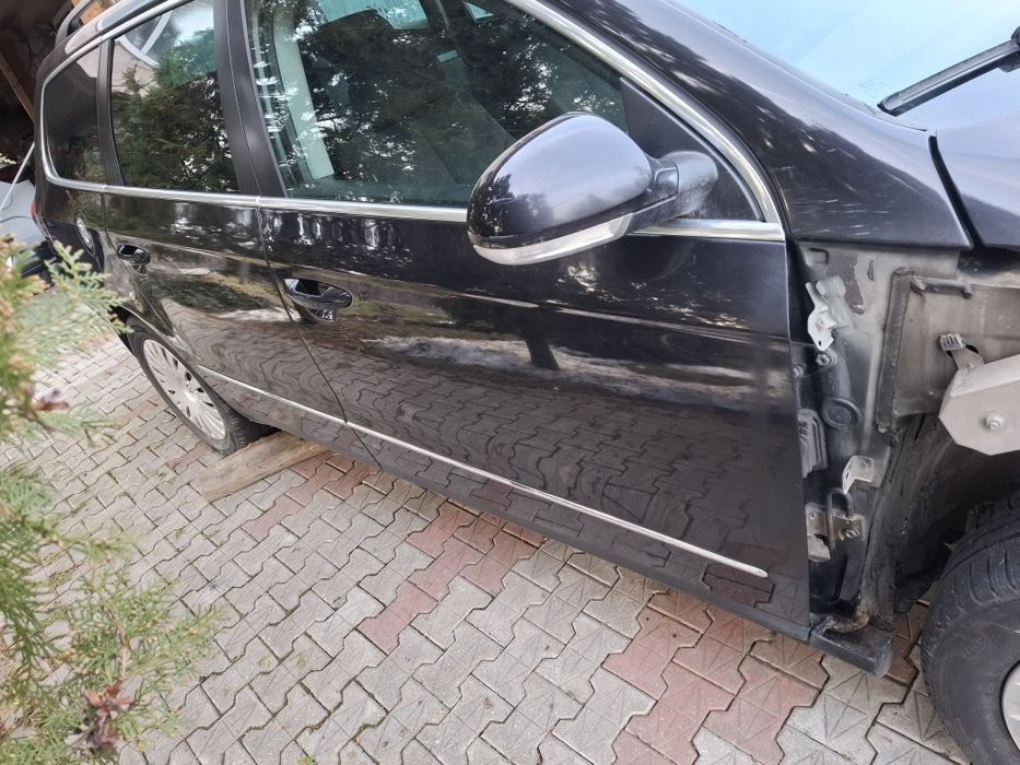Vând uși VW PASSAT B6 Negru LC9X complete stânga dreapta