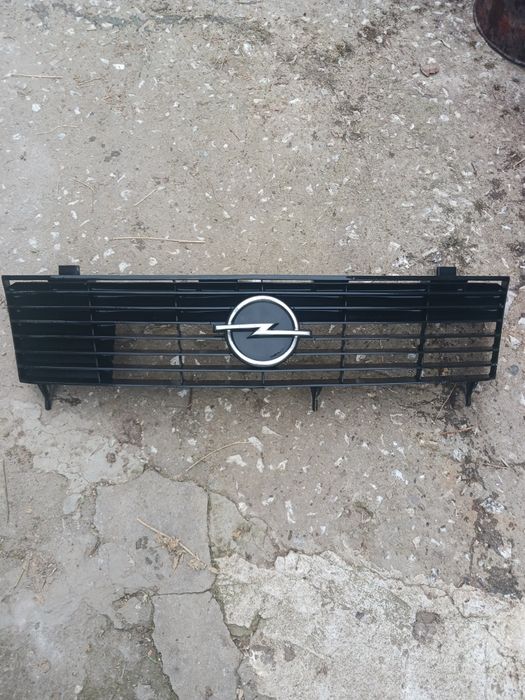 Предна решетка за Опел  Аскона