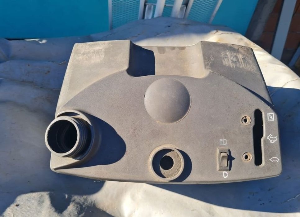 Rezervor provenit de pe un tractoras gazon marca Husqvarna
Se vinde cu