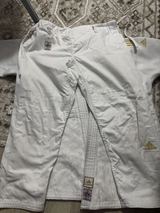 Продается кимоно adidas