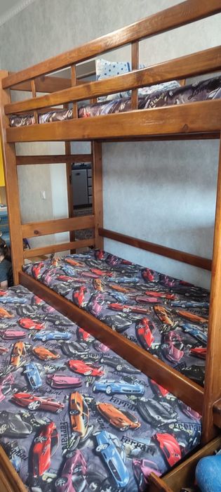 Трёхъярусная детская кровать с матрасами