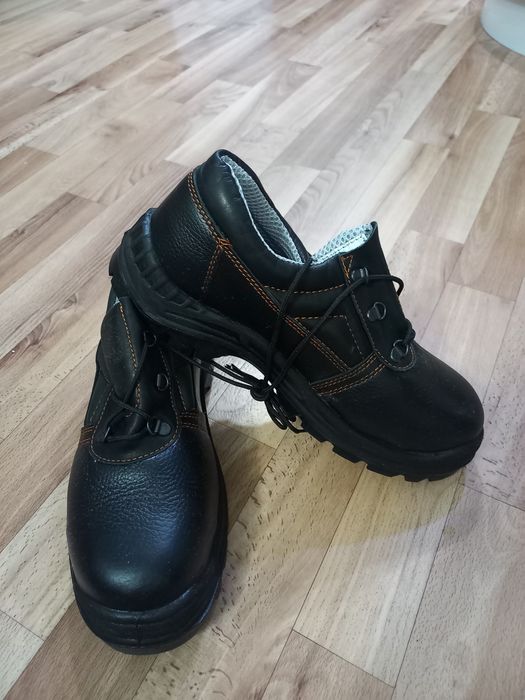 Продам рабочие летние ботинки. Новые.