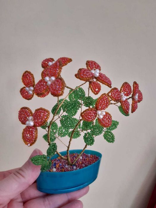 Цветы из бисера ручной работы