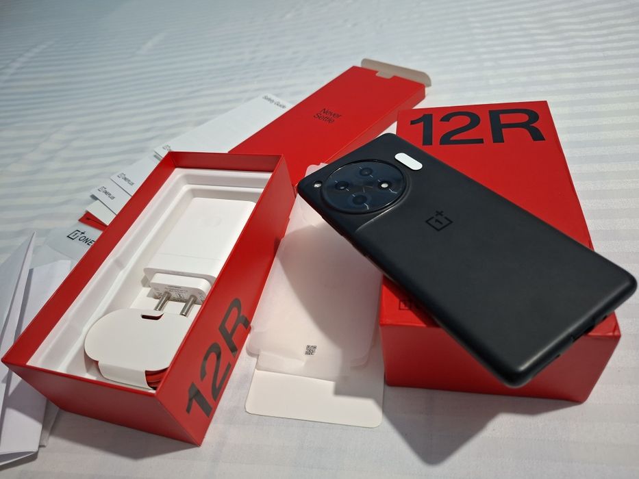 Мощный OnePlus 12R, 16/256gb