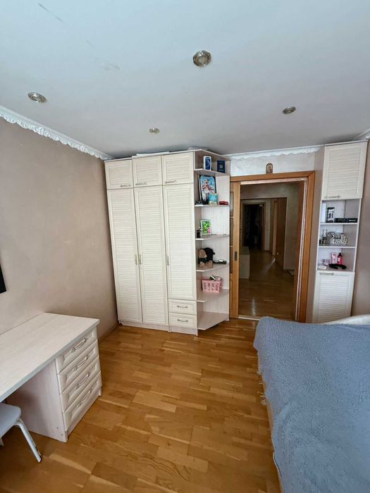 Продается трех комнатная квартира,