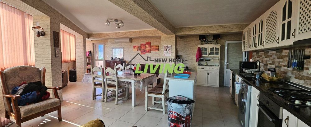 Продава се Тристаен апартамент в Асеновград - 115 кв.м за 1087 €/кв.м - Снимка #1