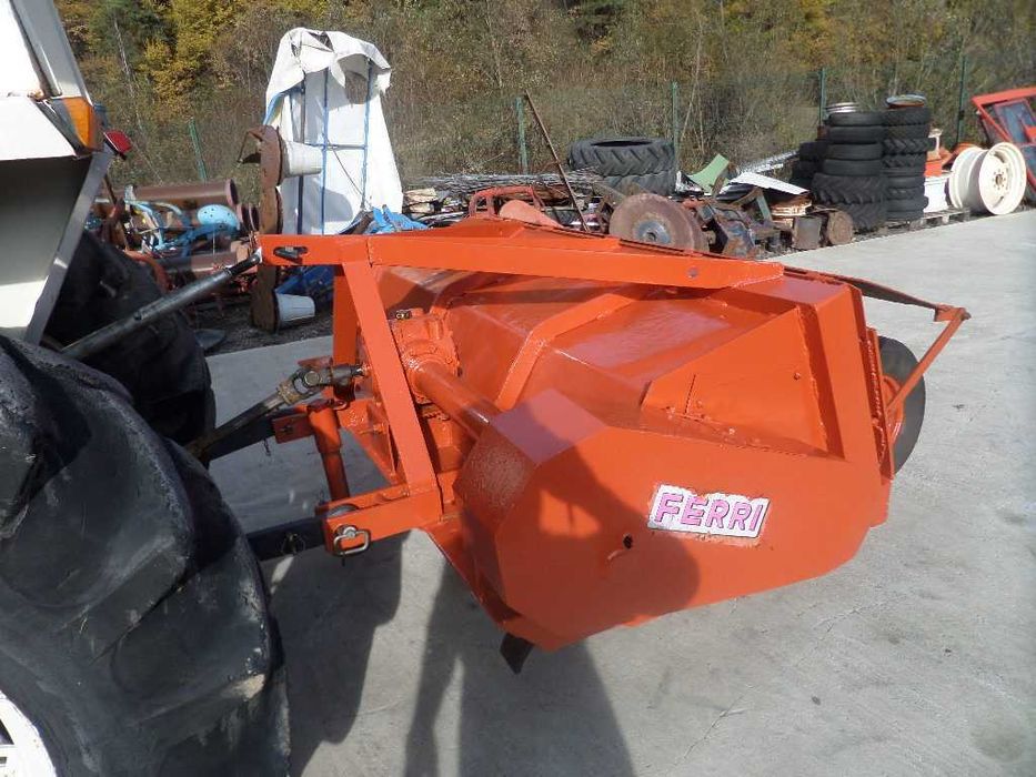 Tocator de resturi vegetale